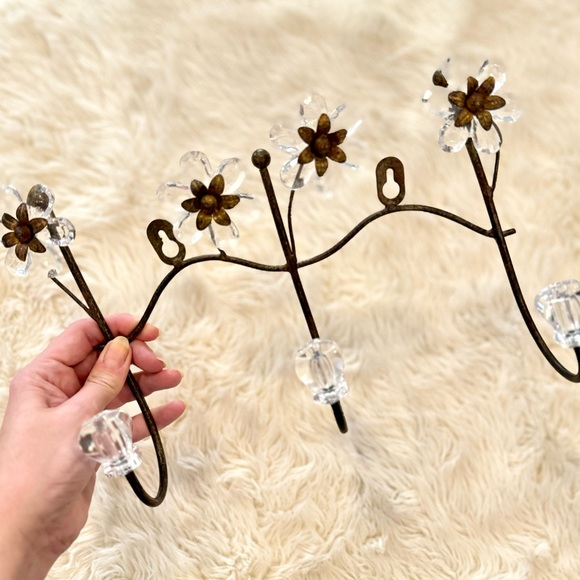 Whimsy Vintage Flower Wall Hooks - Picture 3 of 8
